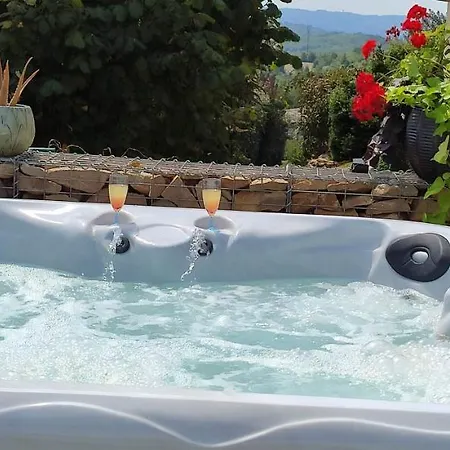Campagne Et Jacuzzi ... C'est Cosy Le Bumble Bee ! * Panossas