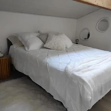 Holiday home Campagne Et Jacuzzi ... C'est Cosy Le Bumble Bee !