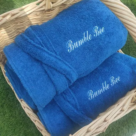 Campagne Et Jacuzzi ... C'est Cosy Le Bumble Bee ! Hébergement de vacances *