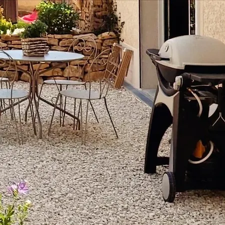 Campagne Et Jacuzzi ... C'est Cosy Le Bumble Bee !