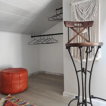 Campagne Et Jacuzzi ... C'est Cosy Le Bumble Bee ! Holiday home *