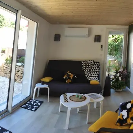 Campagne Et Jacuzzi ... C'est Cosy Le Bumble Bee ! *