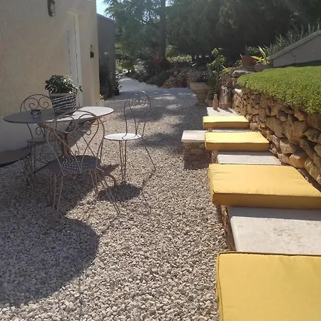 Campagne Et Jacuzzi ... C'est Cosy Le Bumble Bee ! Panossas
