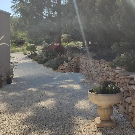 Campagne Et Jacuzzi ... C'est Cosy Le Bumble Bee ! Holiday home *