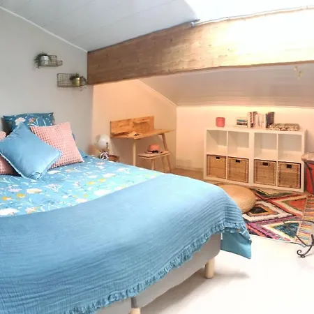 Campagne Et Jacuzzi ... C'est Cosy Le Bumble Bee ! Holiday home Panossas